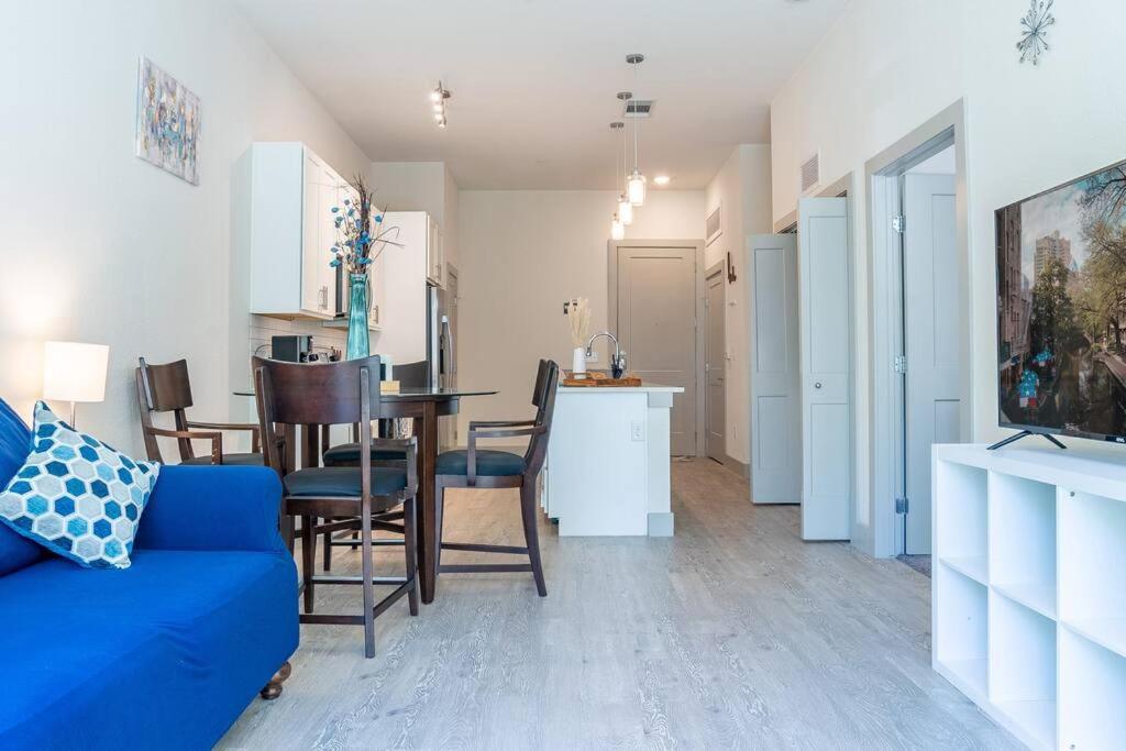 Beautiful Riverwalk Apt With Full Amenities, King Bed & Free Parking San Antonio Exterior photo