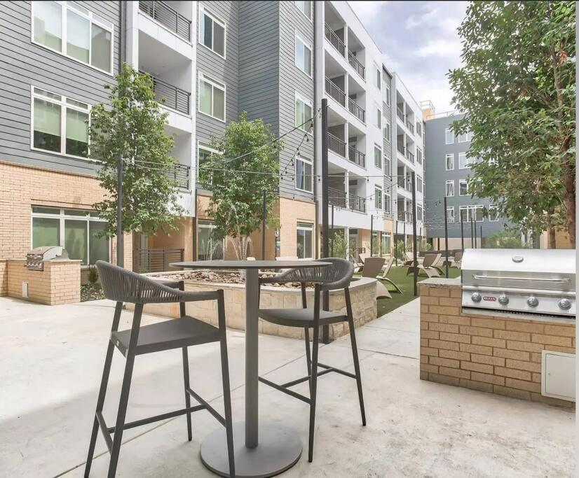 Beautiful Riverwalk Apt With Full Amenities, King Bed & Free Parking San Antonio Exterior photo